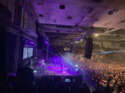 Ob obletnici izida albuma Državni ljubimci so Pankrti ponovno razprodali Halo Tivoli.&nbsp;