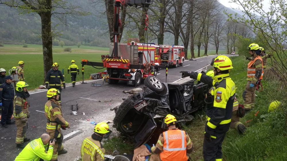 Prometna nesreča na cesti Staro selo - Kobarid, trije mrtvi, 13. 4. 2019