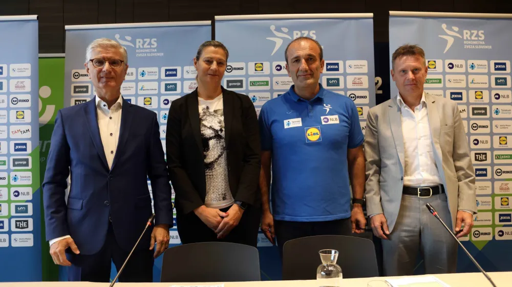 Franjo Bobinac predsednik RZS in častni predsednik organizacijskega odbora Euro 2022 Dragan Adžić, selektor ženske rokometne reprezentanceAnja Fre&scaron;er, vodja ženskih reprezentanc Bor Rozman, predsednik organizacijskega odbora ženskega evropskega prvenstva- 20.10.2022 &ndash; Rokometna zveza Slovenije (RZS) &ndash; ženska rokometna reprezentanca - predstavitev priprav Slovenije na organizacijo bližnjega evropskega rokometnega prvenstva za ženske v Celju in Ljubljani ter objava seznama igralk slovenskega selektorja Dragana Adžića//FOTO: Tomaž Skale