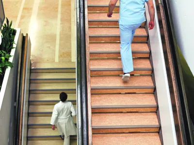 Tudi pretekle finančne spodbude niso bistveno povečale zanimanja mladih zdravnikov za delo v družinski medicini. Fotografija je simbolična.