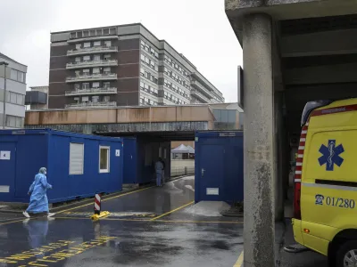 - 01.04.2022 &ndash; Poliklinika UKC - covid točka, zabojnik za testiranje na koronavirus - kontejner, <br><br><br>//FOTO: Jaka Gasar