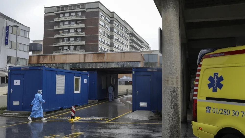 - 01.04.2022 &ndash; Poliklinika UKC - covid točka, zabojnik za testiranje na koronavirus - kontejner, <br><br><br>//FOTO: Jaka Gasar