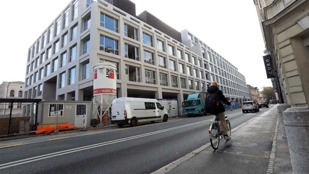 - 27.10.2022 &ndash; &Scaron;umi center - stanovanjsko-hotelski objekt investitorja družbe &Scaron;umijev Kvart iz sistema KD Group, Slovenska cesta v Ljubljani, <br><br>//FOTO: Tomaž Skale<br>