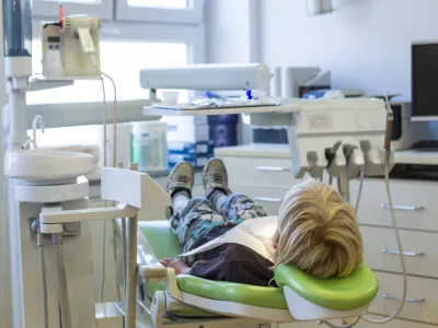 Napotnica ni zagotovilo, da bo otrok pri&scaron;el do brezplačnega ortodontskega zdravljenja. Fotografija je simbolična.
&nbsp;