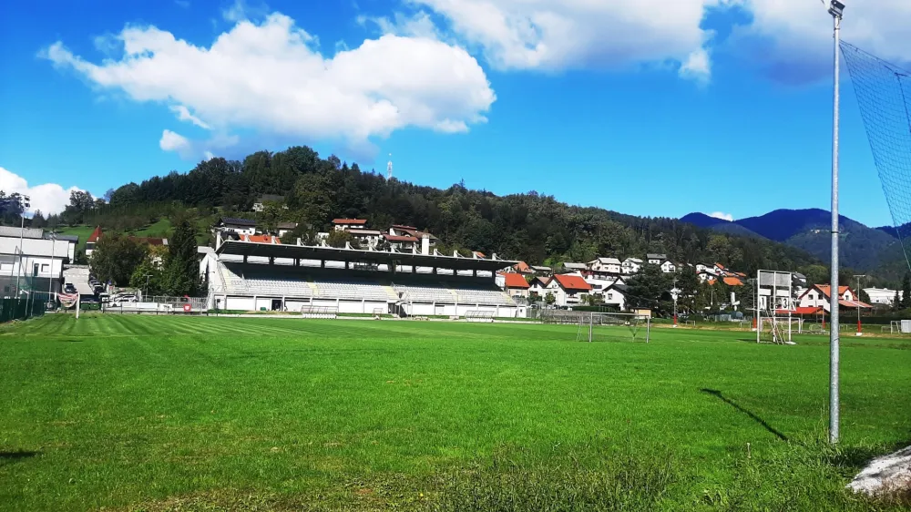 Zagorska občina se je lotila obnove &scaron;portnih povr&scaron;in.