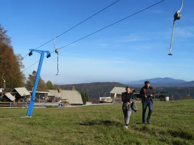 V poletni sezoni na Gačah ponujajo bogato kulinariko, izposojo električnih koles, vodene kolesarske in pohodni&scaron;ke izlete, koncerte, tekmovanja, team building in doživetja v Kočevskem rogu. Foto: Dragana Stanković