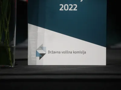 Državna volilna komisija - DVK - <br><br><br><br>- 23.10.2022 &ndash; Predsedni&scaron;ke volitve 2022 - sedme volitve za petega predsednika republike v samostojni Sloveniji &ndash; volilci so volili med sedmimi kandidati &ndash; Milanom Brglezom, Janezom Ciglerjem Kraljem, Anžetom Logarjem, Nata&scaron;o Pirc Musar, Vladimirjem Prebiličem in Sabino Senčar<br> <br>//FOTO: Bojan Velikonja