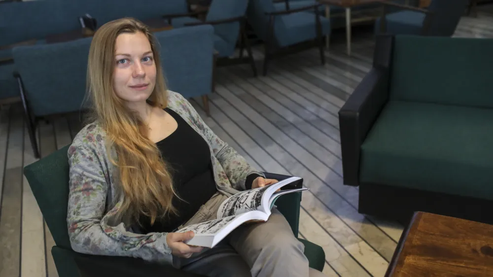 Striparka Katarina &Scaron;eme s svojim literarno-vizualnim prvencem Sumatra &ndash; Leto na tropskem otoku.