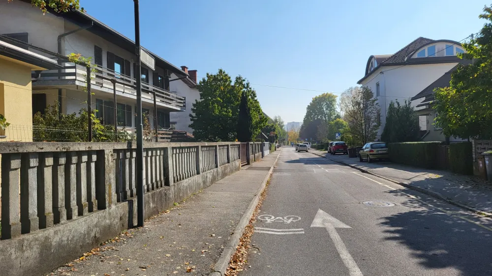 sharrow oznaka cesti&scaron;ča ljubljana