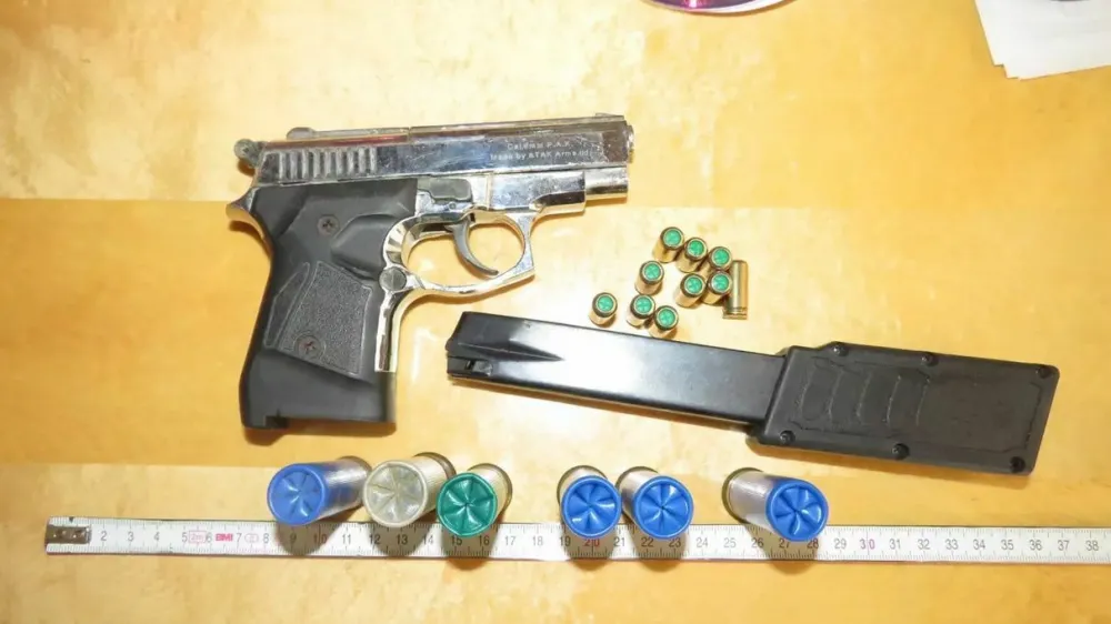 V obsežni mednarodni operaciji na balkanski poti so konec oktobra zasegli več kot sto kosov orožja ter več sto kilogramov heroina, kokaina, marihuane&nbsp;...