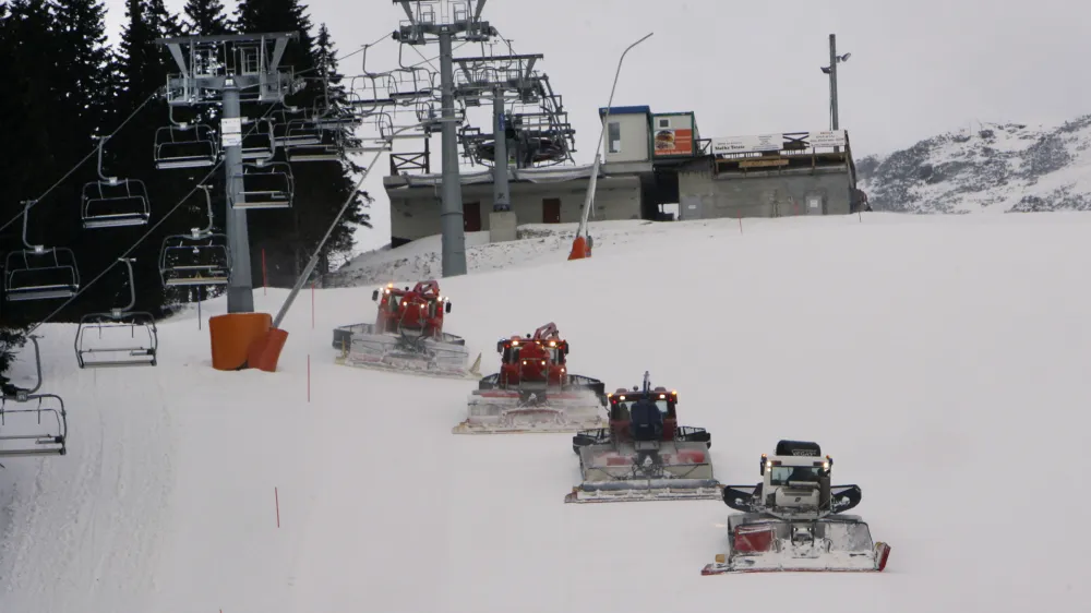 Ne samo elektrika, vse dražje je tudi gorivo za teptalnike smuči&scaron;č.