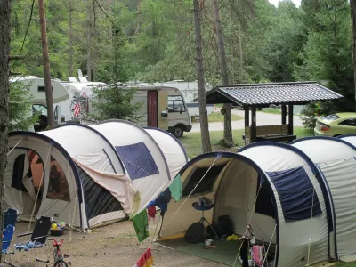 kamp &scaron;obec avtokamp lesce