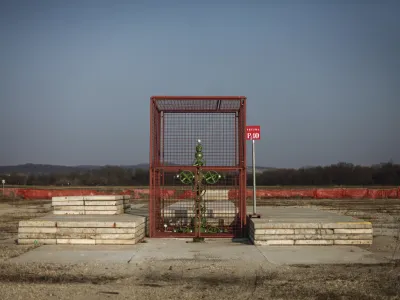 Na podlagi mehanizma ISDS v energetski listini je britanska korporacija Ascent Resources sprožila tožbo proti Sloveniji, ko je slednja prepovedala sporni fracking v Peti&scaron;ovcih (na fotografiji).