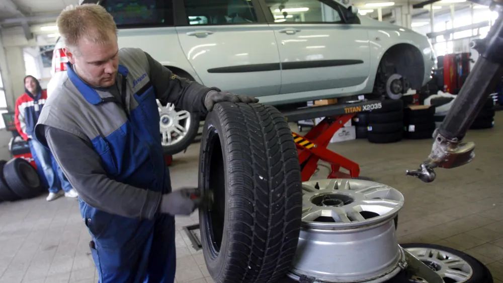 Vulkanizerstvo &Scaron;pan - sezonska menjava pnevmatik   /FOTO: Bojan Velikonja