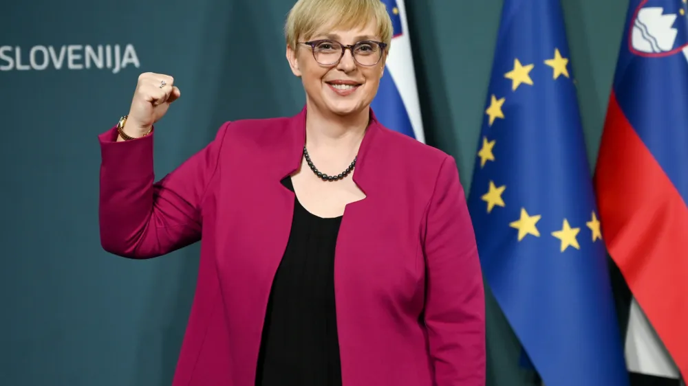 nova predsednica republike Nata&scaron;a Pirc Musar, <br><br><br>- 13.11.2022 &ndash; Predsedni&scaron;ke volitve 2022 &ndash; 2. krog - sedme volitve za petega predsednika republike v samostojni Sloveniji &ndash; volilci v drugem krogu odločali med kandidatoma Anžetom Logarjem in Nata&scaron;o Pirc Musar,<br><br> <br>//FOTO: Nik Erik Neubauer
