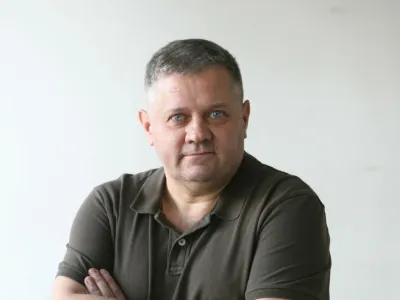  Dejan Kresnik, komentator - port<br><br><br>- Dnevnik 2016 - portreti za komentarje in kolumne - komentatorji - novinarji - <br><br><br><br><br><br>//FOTO: Toma Skale