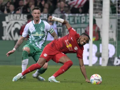 Soccer Football - Bundesliga - Werder Bremen v RB Leipzig - Weser-Stadion, Bremen, Germany - November 12, 2022 RB Leipzig's Christopher Nkunku in action with Werder Bremen's Marco Friedl REUTERS/Fabian Bimmer DFL REGULATIONS PROHIBIT ANY USE OF PHOTOGRAPHS AS IMAGE SEQUENCES AND/OR QUASI-VIDEO.