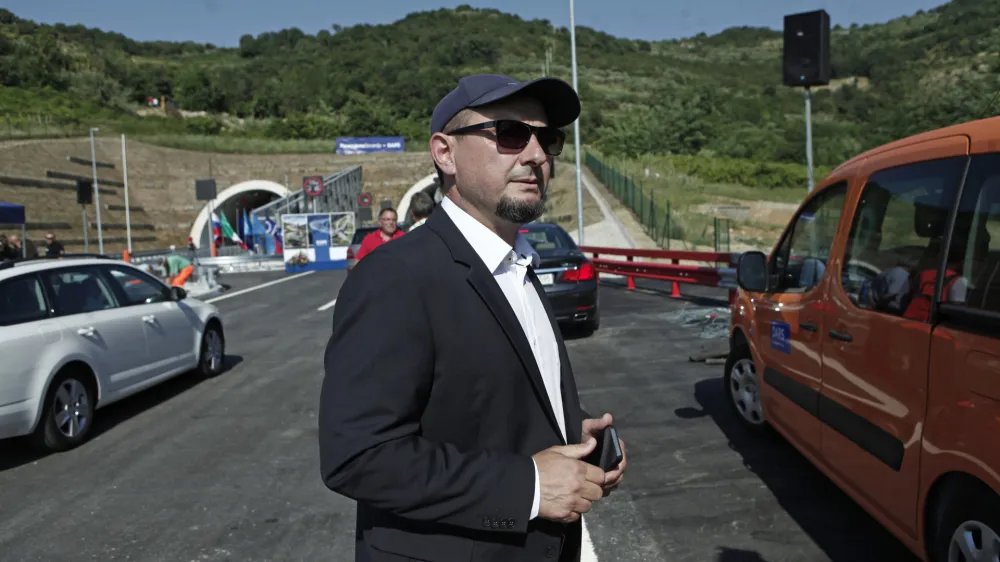 Ga&scaron;par Ga&scaron;par Mi&scaron;ič - 05.06.2015 Koper - Družba za avtoceste DARS je predala v promet 5,2 kilometra dolg odsek hitre ceste Koper-Izola s predorom Markovec, dvocevni, dvopasovni predor     ///FOTO: Luka Cjuha