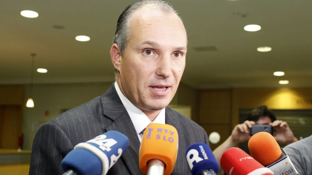 Kristjan Verbič, mali delničarji<br><br>- Skup&scaron;čina Nova KBM - Nova kreditna banka Maribor, delničarji odločali o novi sestavi nadzornega sveta, Uprava - Nadzorni svet (NS)//FOTO: Jaka Gasar