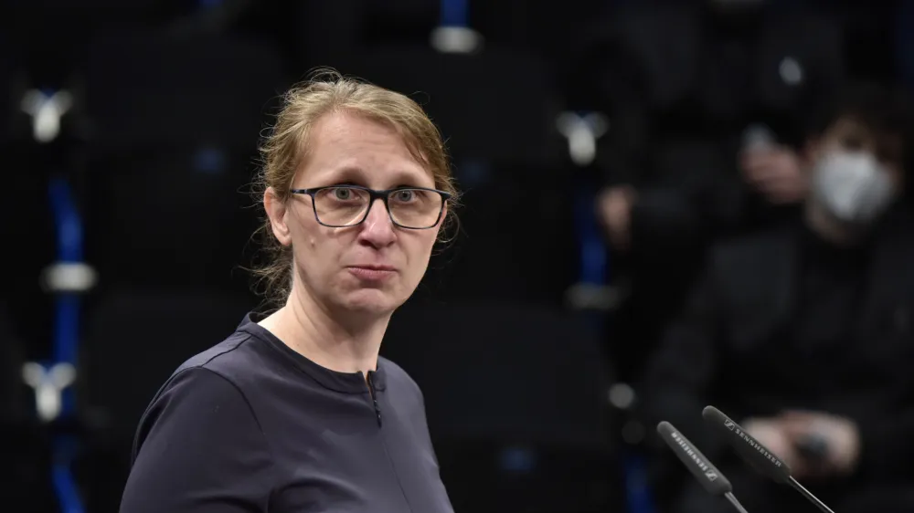 Dr, Jana Javornik<br><br>Slovenija, Ljubljana, 24.02.2022, 24. februar 2022<br>Prva javna razprava Rektorske konference RS o visokem &scaron;olstvu in družbi znanja z naslovom Kam z univerzami v Sloveniji?, rektor ljubljanske univerze in predsednik RKRS Gregor Majdič, redna članica Sazu Alenka &Scaron;elih in direktor Nacionalne agencije RS za kakovost v visokem &scaron;olstvu Franci Dem&scaron;ar, rektorica primorske univerze Klavdija Kutnar, rektor novogori&scaron;ke univerze Bo&scaron;tjan Golob, rektor mariborske univerze Zdravko Kačič, predavateljica na britanski univerzi v Leedsu Jana Javornik in generalni direktor direktorata za visoko &scaron;olstvo na ministrstvu za izobraževanje, znanost in &scaron;port Franc Janžekovič<br>Foto:Žiga Živulović jr./Bobo