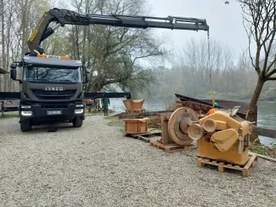 Izakovci, Otok ljubezni. <br>Odstranjevanje ostankov potopljenega mlina na Muri. <br>Foto: STA