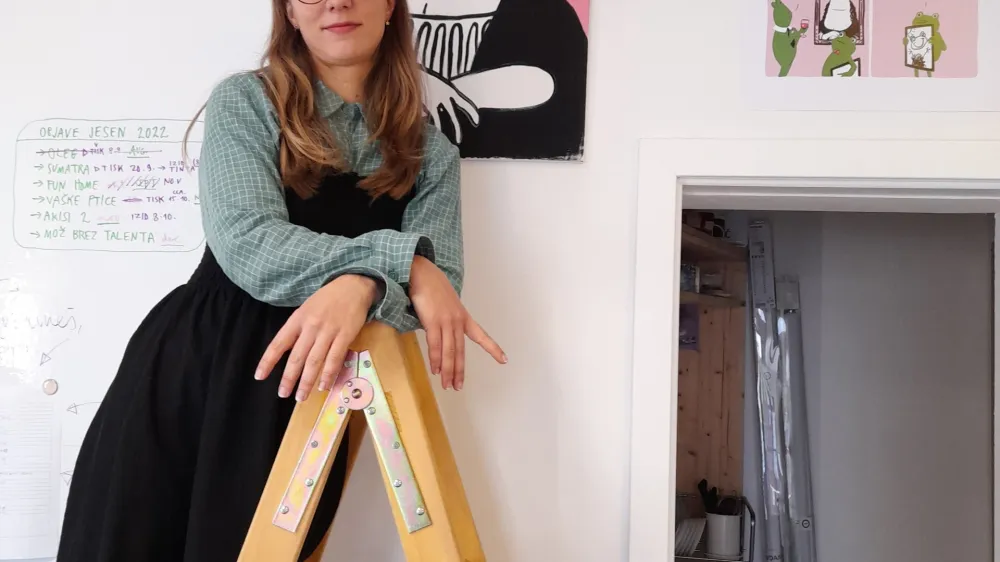 Ilustratorka in pisateljica Dora Ka&scaron;trun je dobitnica nalepke zlata hru&scaron;ka zaradi svojih zanimivih stripovskih junakov.