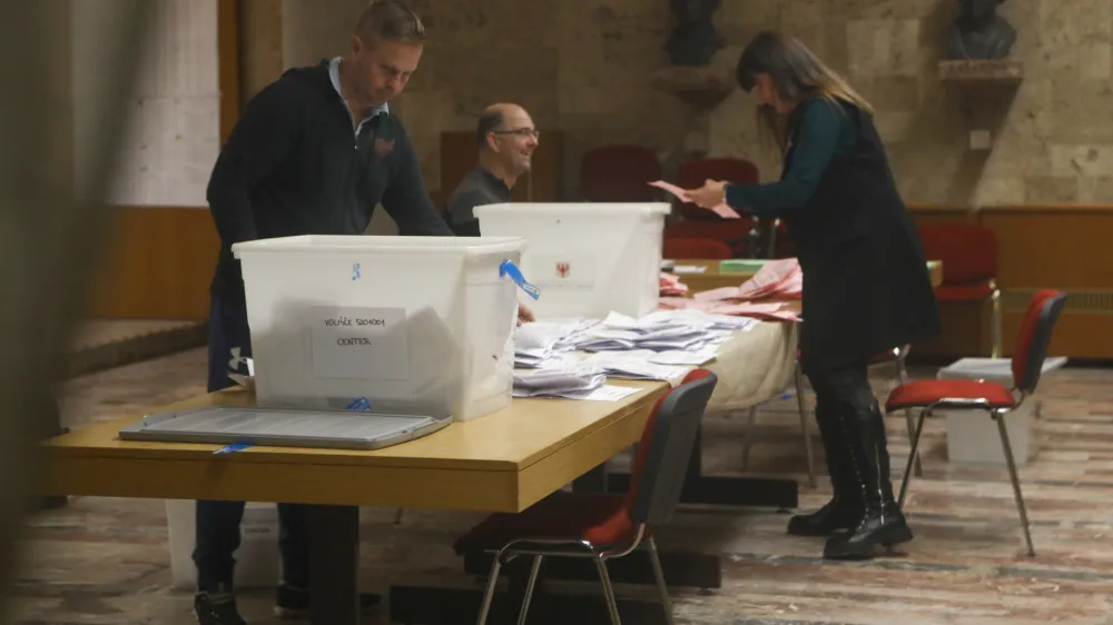 &scaron;tetje glasov Kranj 20.11.2022 - Lokalne volitve 2022 v Kranju - redne volitve župana&nbsp;in članov občinskega sveta -&nbsp;//FOTOluka cjuha