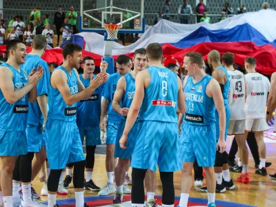 Slovenska ko&scaron;arkarska reprezentanca si je izborila nastop na svetovnem prvenstvu, ki bo prihodnje leto. Ostaja pa neznanka, kolik&scaron;en del Slovencev si bo pred TV-zasloni lahko to prvenstvo ogledal.