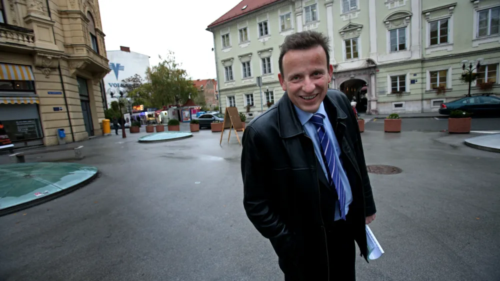 župan občine Celje Bojan &Scaron;rot- CELJE 2010 - tretje največje slovensko mesto - /FOTO: Matej Pov&scaron;eOPOMBA: ZA OBJAVO V PRILOGI &ndash; DNEVNIKOV OBJEKTIV - REPORTAŽA