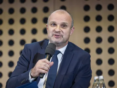 Brdo pri Kranju, Kongresni center Brdo.<br>Vrh slovenskega gospodarstva na temo Gradimo mostove prihodnosti.<br>Generalni direktor GZS Ales Cantarutti.