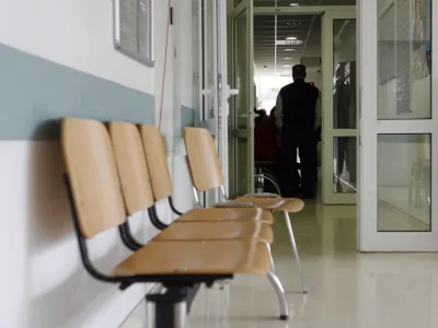 - zdravstvo - Zdravstveni dom Vič - čakalnica - Splo&scaron;na stavka dela javnega sektorja 2012 zaradi varčevalnih ukrepov vlade - sodelovalo med 80.000 in 90.000 javnih uslužbencev v dejavnostih &scaron;olstva, vzgoje, zdravstva, socialnega varstva, policije in veterine. protest-javni uslužbenci //FOTO: Bojan Velikonja