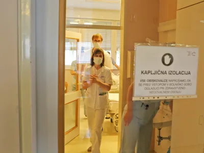 &ndash; bolni&scaron;ka soba &ndash; kapljična izolacija &ndash; gripa &ndash; virusno obolenje - akutna virusna bolezen dihal - zdravstvo - - 13.01.2020 - Negovalna bolni&scaron;nica Ljubljana - Oddelek za gripo -  Stara pediatrična klinika, Vrazov trg 1, //FOTO: Bojan Velikonja