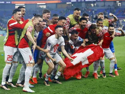 &Scaron;vicarji so se sinoči takole veselili zmage proti Srbiji in napredovanja v osmino finala.