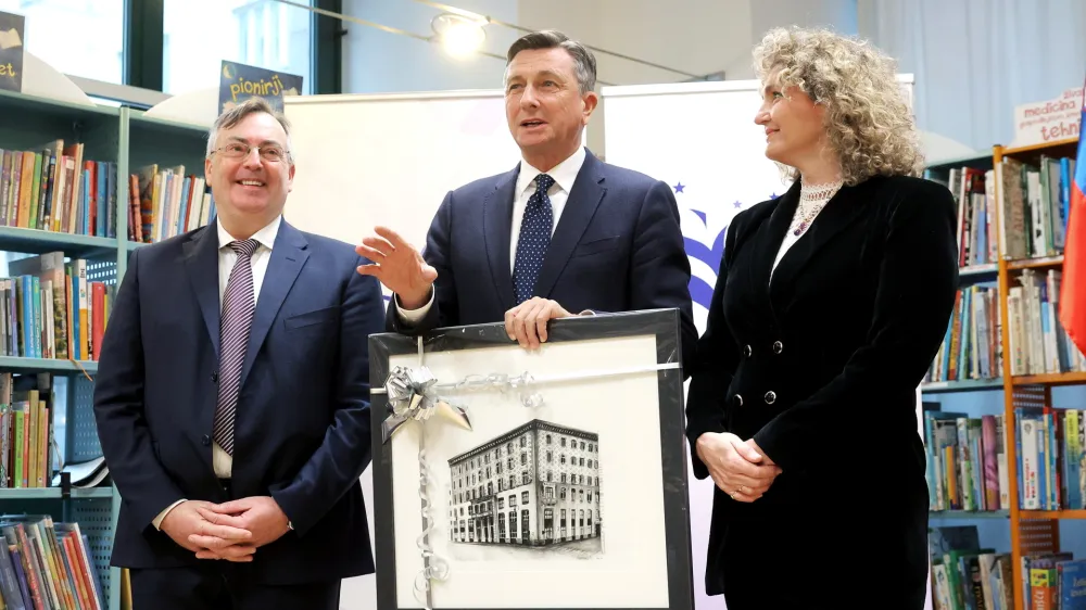 Italija, Trst.<br>Predsednik republike Borut Pahor je na povabilo predstavnikov slovenske manjsine v Italiji obiskal Trst.<br>Srecanje s predstavniki slovenske narodne skupnosti v Italiji.