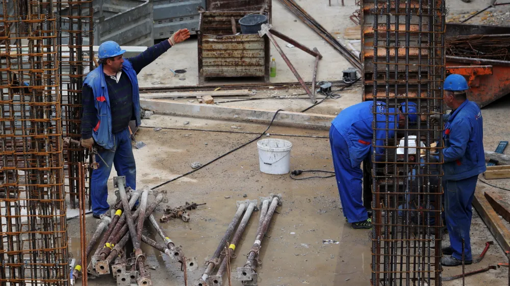 V Sloveniji in v Evropi je gospodarstvo tesno prepleteno z delovnimi migracijami. Fotografija je simbolična.