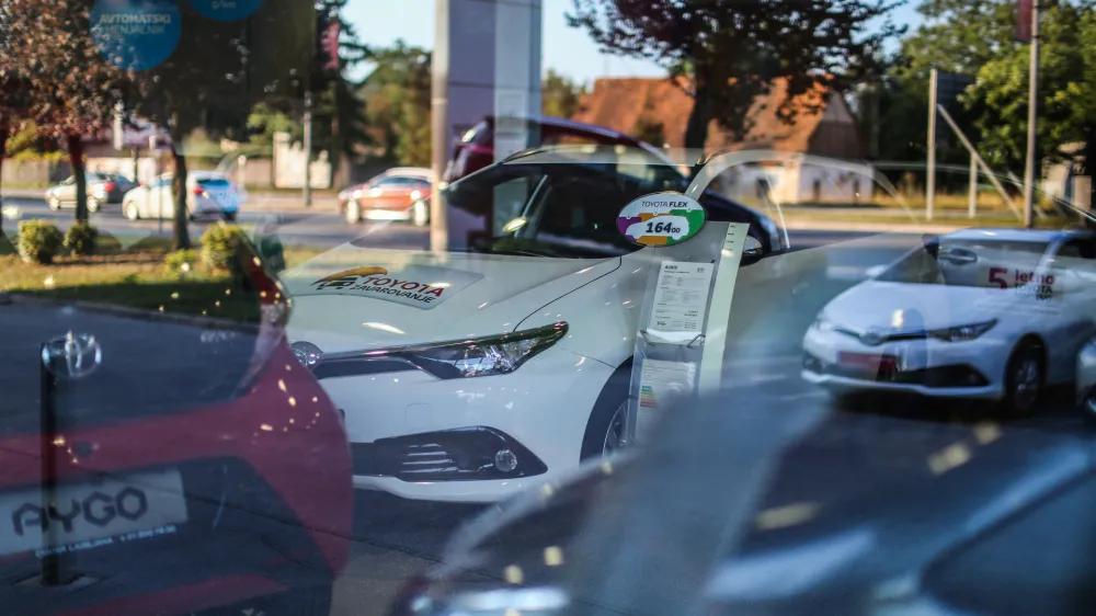 - avtomobilizem - prodaja novih in rabljenih vozil - financiranje -  - 04.07.2016 - Toyota Center Ljubljana. Salon Vič, Trža&scaron;ka Cesta 132,     //FOTO: Bojan Velikonja