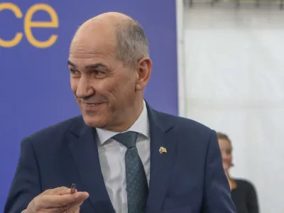 predsednik vlade Janez Jan&scaron;a - 08.04.2022 &ndash; Holding Slovenske elektrarne HSE Sonce &ndash; Sončna elektrarna Prapretno pri Hrastniku, otvoritev največje sončne elektrarne v Sloveniji //FOTO: Luka Cjuha