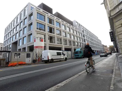 - 27.10.2022 &ndash; &Scaron;umi center - stanovanjsko-hotelski objekt investitorja družbe &Scaron;umijev Kvart iz sistema KD Group, Slovenska cesta v Ljubljani, <br><br>//FOTO: Tomaž Skale<br>