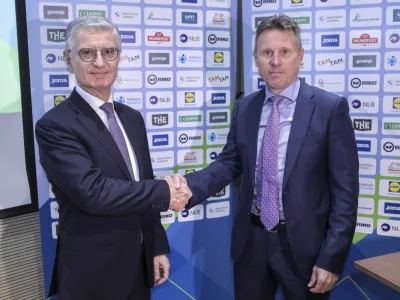 dosedanji predsednik RZS Franjo Bobinac, novi predsednik RZS Bor Rozman - 13.12.2022 - Rokometna zveza Slovenije - volilna skup&scaron;čina za novega predsednika RZS //FOTO: Jaka Gasar