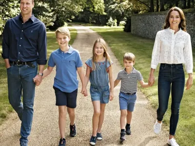 Del britanske tradicije je tudi novoletna čestitka družine Williama in Kate. Letos so presenetili in za sliko izbrali. F Instagram