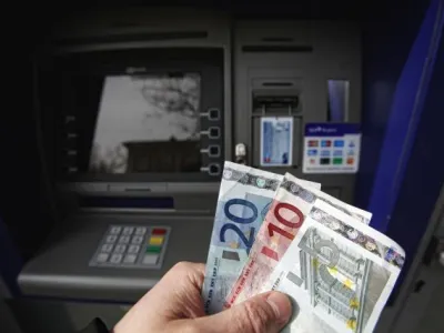 - bankomat, ban&Auml;Ťni avtomat, dvig gotovine//// Foto: Luka Cjuha