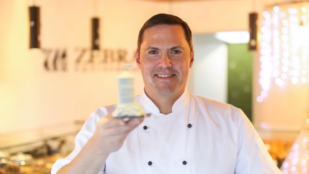 09.12.2022. Tomi Če&scaron;ek, sla&scaron;čičar in vodja francoske sla&scaron;čičarne Zebra v Kosezah. //FOTO: Bojan Velikonja