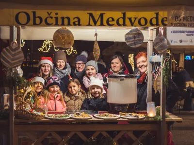 Medvodski osnovno&scaron;olci so v sodelovanju s Turistično zvezo Medvode pripravili poseben praznični napitek.