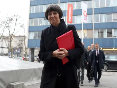 Največji posamični zasebni lastnik družbe Petrol Dari Južna zahteva od uprave, ki jo vodi Nada Drobne Popović (na fotografiji), naj okrepi svoje pritiske na vlado za izplačilo od&scaron;kodnine. Foto: Jaka Gasar&nbsp;