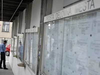 - Zavod RS za zaposlovanje, oglasna tabla - prosta delovna mesta, brezposelnost, Parmova ulica 32 //FOTO: Tomaž Zajel&scaron;nik