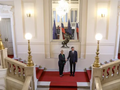 novoizvoljena predsednica republike Nata&scaron;a Pirc Musar in aktualni predsednik republike Borut Pahor- 15.11.2022 &ndash; Predsedni&scaron;ka palača &ndash; neformalno srečanje odhajajočega predsednika republike in novoizvoljene predsednice republike //FOTO: Luka Cjuha