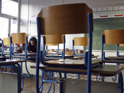 - osnovno&scaron;olska učiteljica - razred - učilnica Osnovna &scaron;ola O&Scaron; Ivana Roba - &Scaron;empeter pri Gorici- Splo&scaron;na stavka v javnem sektroju 2013 - protest zaradi predvidenega znižanja mase sredstev za plače v javnem sektorju, kar bi imelo za posledico tudi odpu&scaron;čanje zaposlenih.- javni sektor - //FOTO: Bojan Velikonja