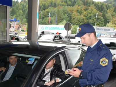 Mejni prehod Gru&scaron;kovje, stavka javnega sektorja