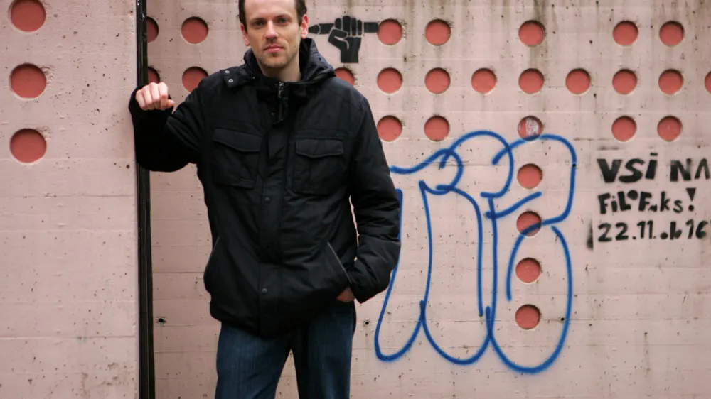 Aljo&scaron;a Kravanja, filozof in mladi raziskovalec na In&scaron;titutu za kriminologijo pri Pravni fakulteti UL, prevajalec Deleuzovega dela Nietzsche in filozofija/FOTO: Bojan Velikonja OPOMBA: ZA OBJAVO V PRILOGI &ndash; DNEVNIKOV OBJEKTIV - INTERVJU 2011