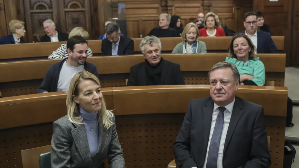 podžupanja MOL Tja&scaron;a Ficko, ljubljanski župan Zoran Janković- 12.12.2022 &ndash; Mestna občina Ljubljana &ndash; 1. seja MOL - potrditev mandatov novih svetnikov in prisega župana //FOTO: Jaka Gasar